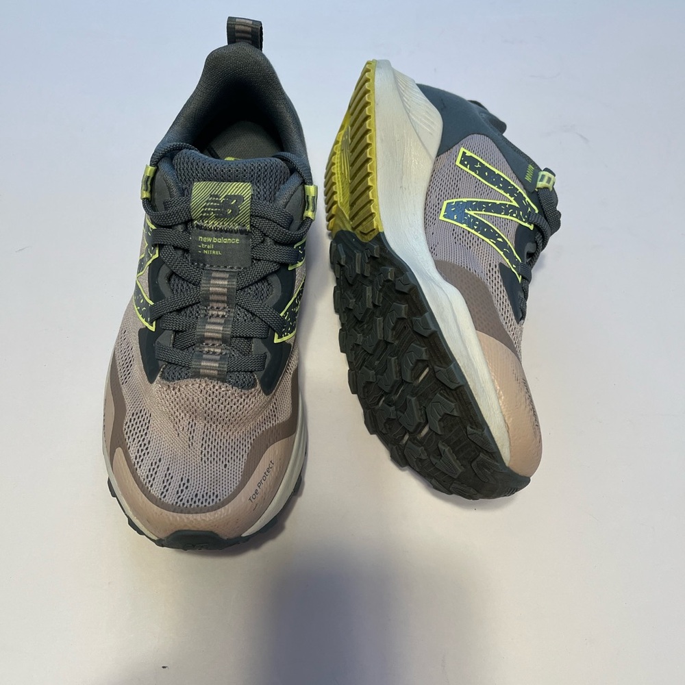 New Balance Women’s 6 Shoes Comfort Nitrel Trail Running Grey Pink Athletic - Picture 3 of 12